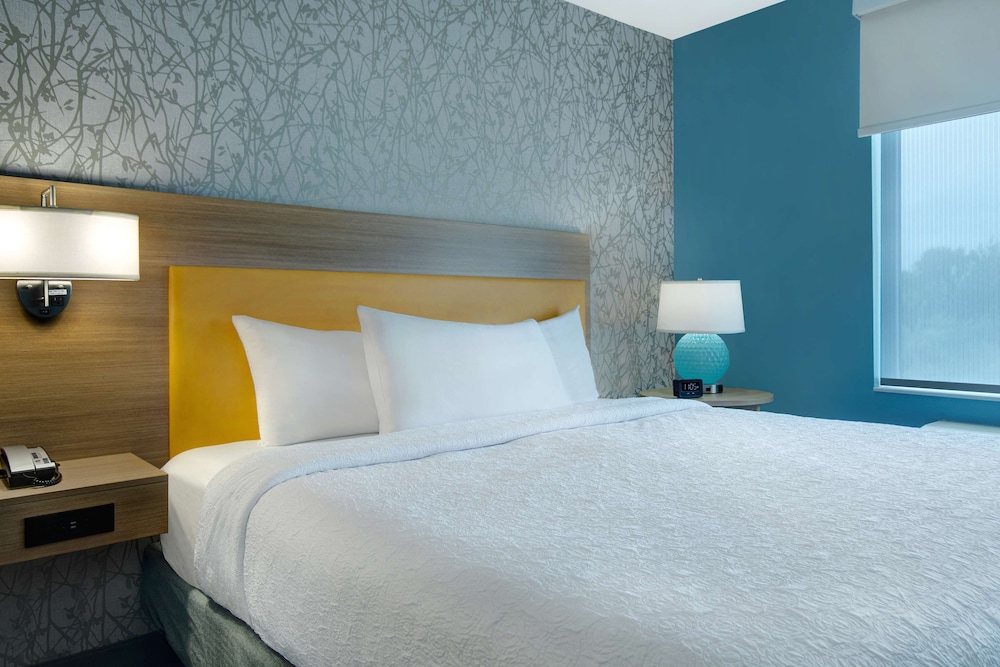 home2 suites by hilton grand rapids airport