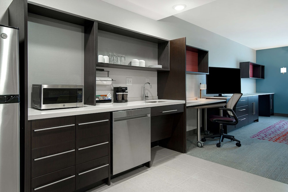 home2 suites by hilton grand rapids airport