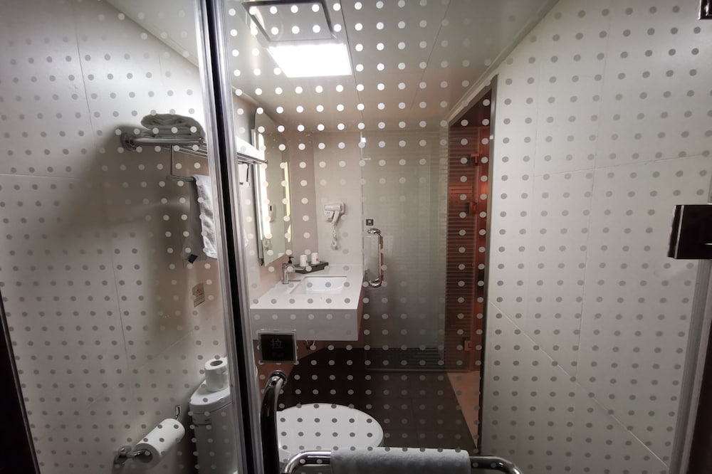 ibis tianjin railway station hotel