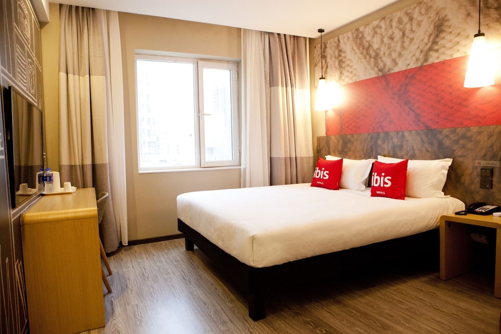 ibis tianjin railway station hotel