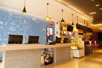 ibis tianjin railway station hotel