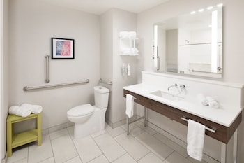 hampton inn and suites rochester downtown