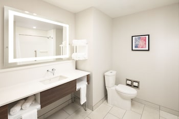 hampton inn and suites rochester downtown