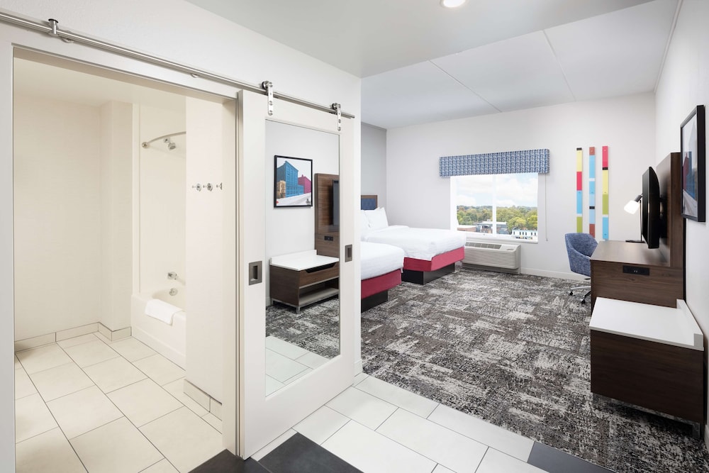 hampton inn and suites rochester downtown