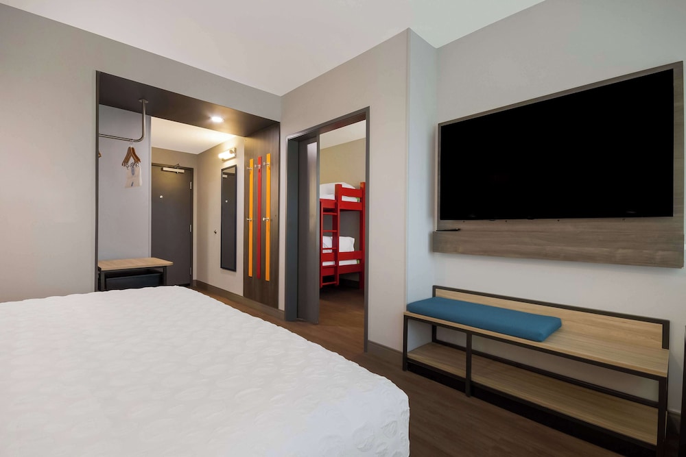 tru by hilton destin
