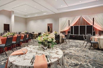 embassy suites by hilton alpharetta halcyon
