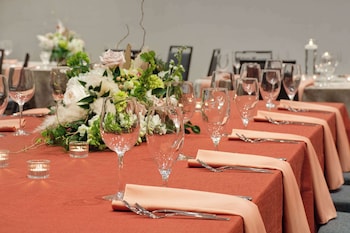 embassy suites by hilton alpharetta halcyon