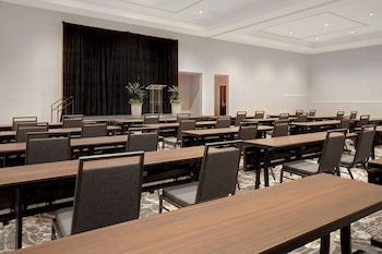 embassy suites by hilton alpharetta halcyon