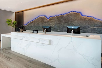 embassy suites by hilton alpharetta halcyon