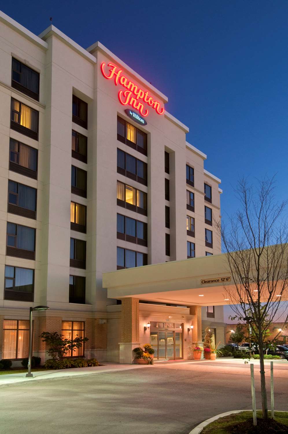 hampton inn by hilton toronto airport corporate centre