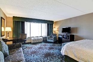 hampton inn by hilton toronto airport corporate centre