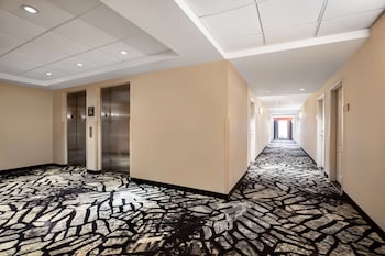 hampton inn by hilton toronto airport corporate centre