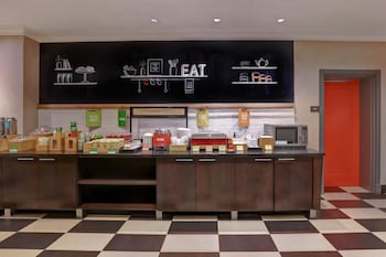 hampton inn by hilton toronto airport corporate centre