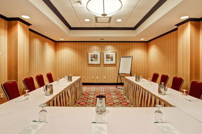 hampton inn by hilton toronto airport corporate centre