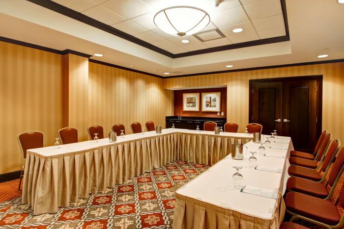 hampton inn by hilton toronto airport corporate centre