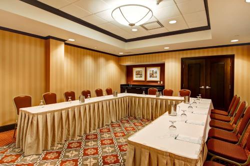 hampton inn by hilton toronto airport corporate centre