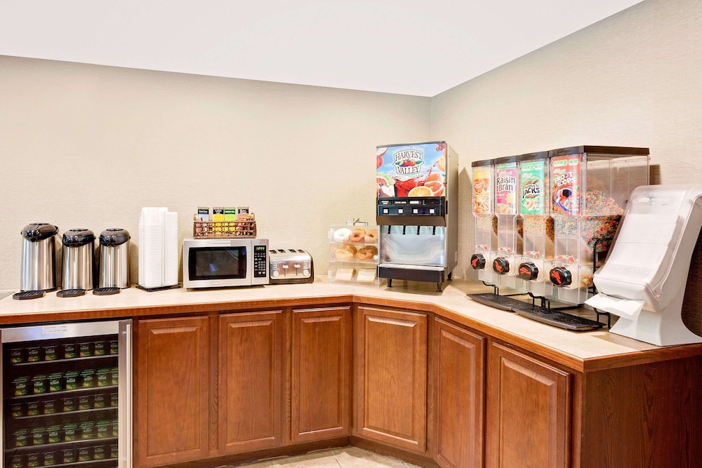 Super 8 By Wyndham Traverse City,Grand Traverse Bay>>Grand Traverse,2 star