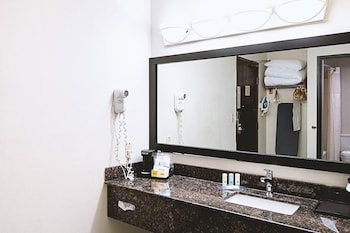 norwood inn and suites milwaukee