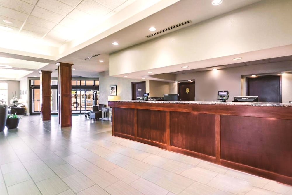 norwood inn and suites milwaukee