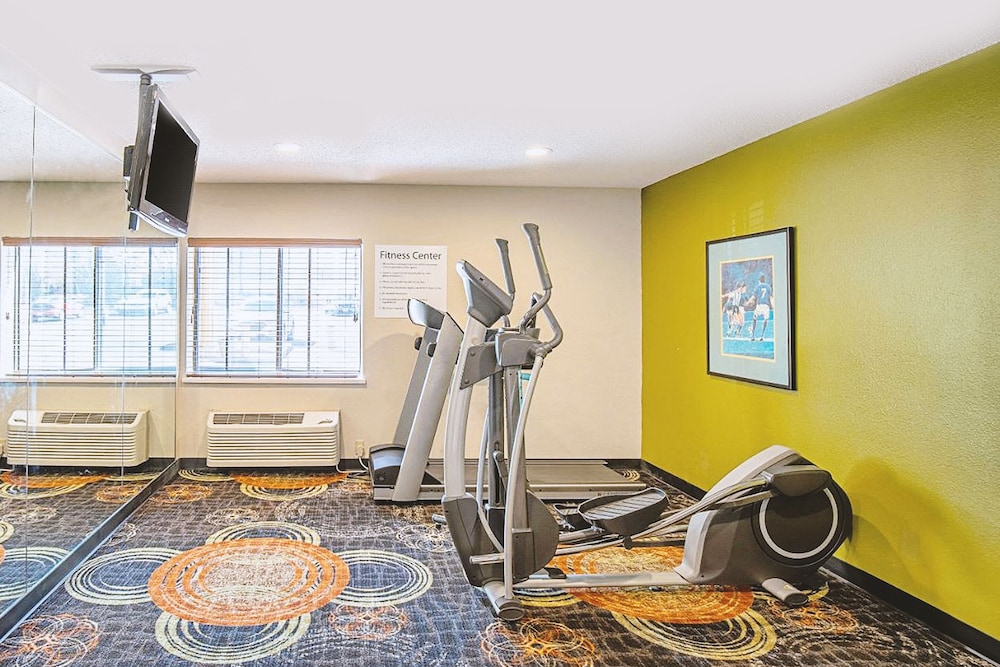 norwood inn and suites milwaukee