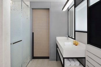 aloft muscat