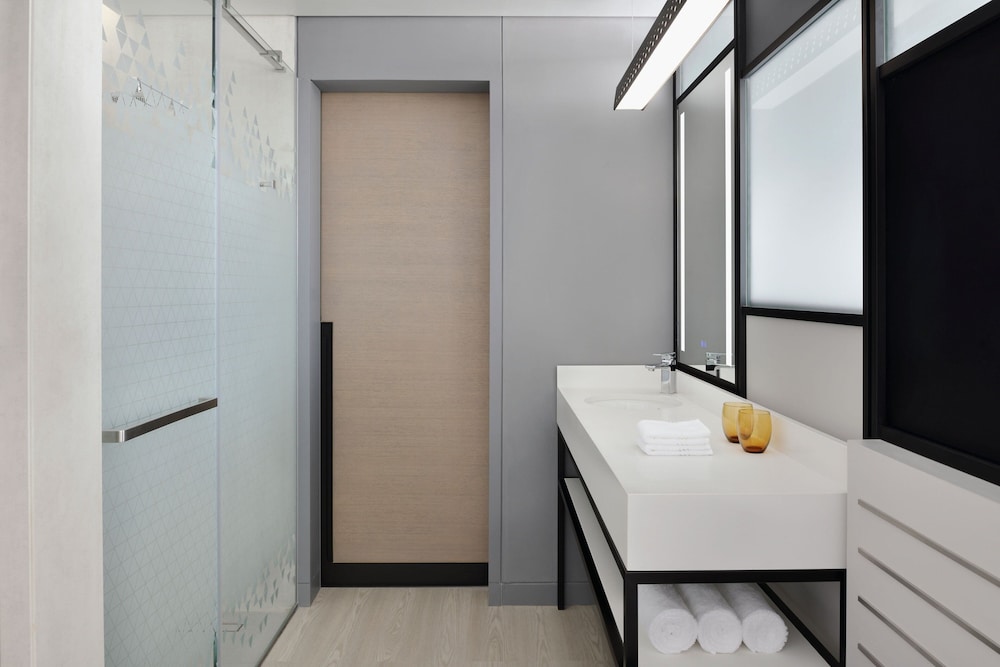 aloft muscat