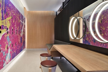 aloft muscat