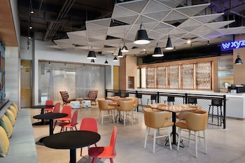 aloft muscat