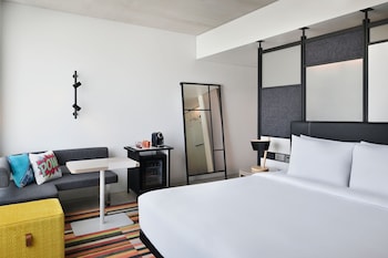 aloft muscat