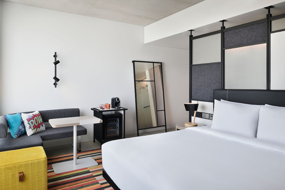 aloft muscat