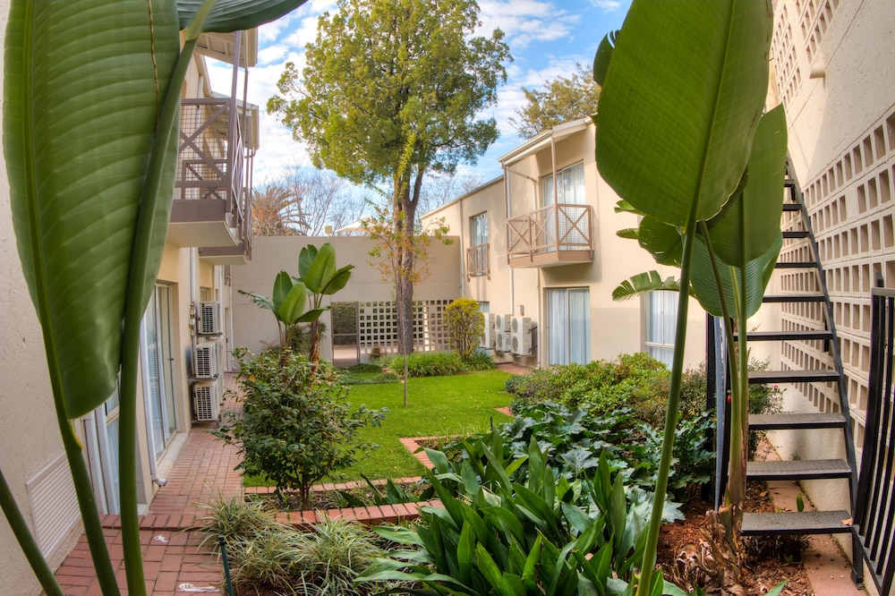 courtyard hotel sandton
