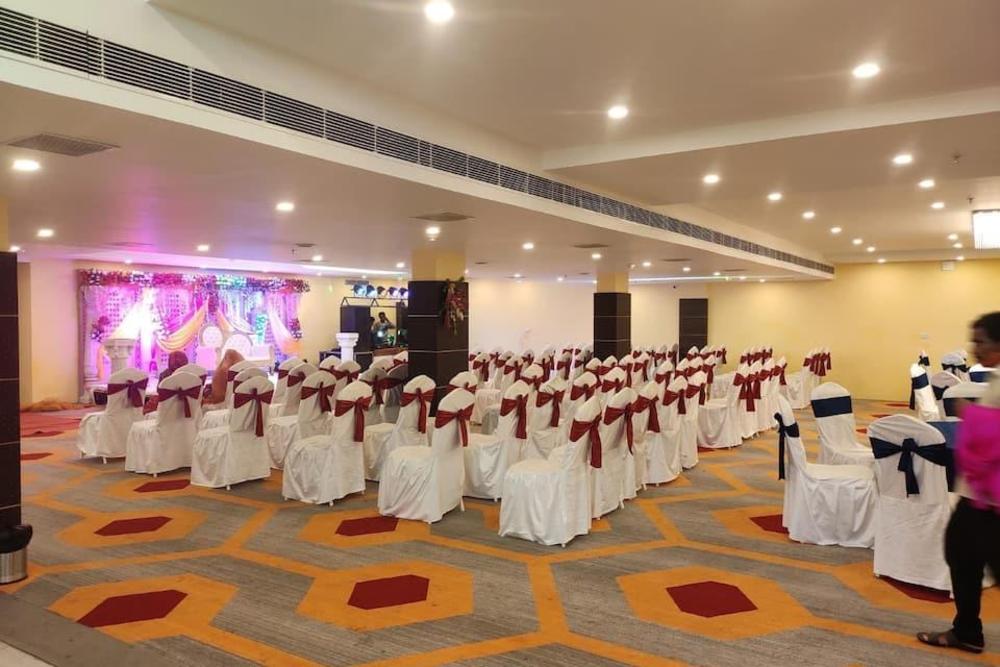 click hotel transport nagar