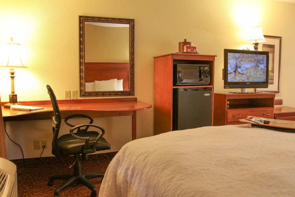 hampton inn and suites grenada