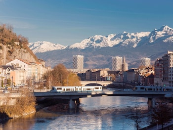 hotel ibis grenoble gare adults only