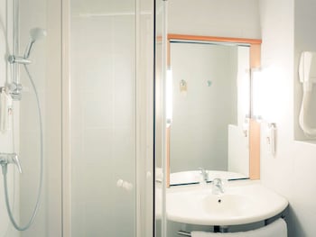 hotel ibis grenoble gare adults only