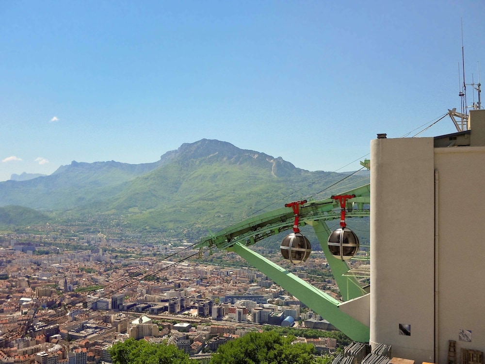 hotel ibis grenoble gare adults only