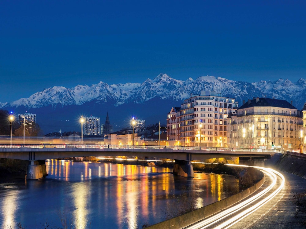 hotel ibis grenoble gare adults only