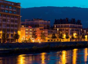 hotel ibis grenoble gare adults only