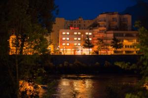 hotel ibis grenoble gare adults only