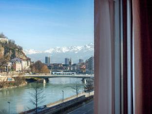 hotel ibis grenoble gare adults only