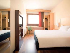 hotel ibis grenoble gare adults only