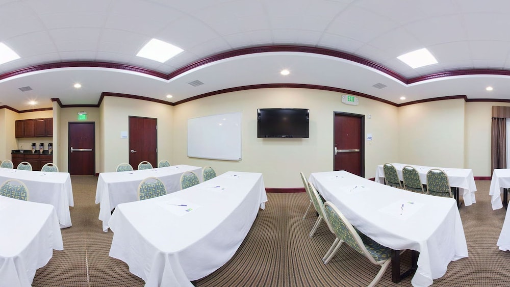 holiday inn express hotel and suites guymon by ihg