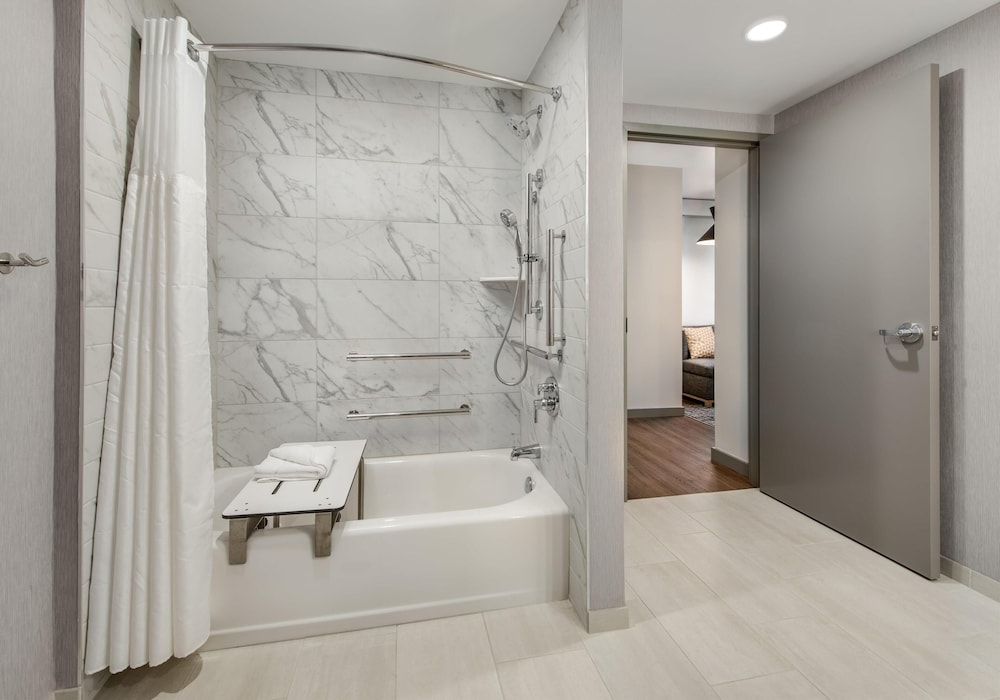 hyatt place newark main street