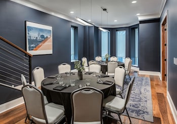 hyatt place newark main street