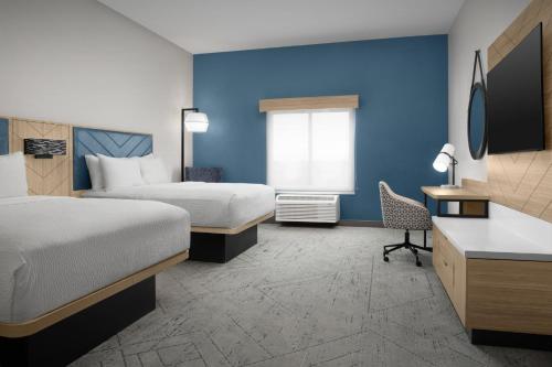 holiday inn express and suites dfw west hurst