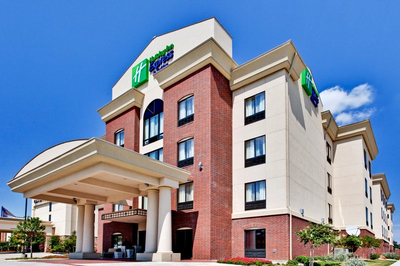 Holiday Inn Express And Suites Dfw West Hurst