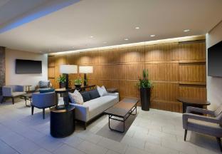 hilton indianapolis hotel and suites
