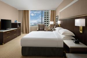 hilton indianapolis hotel and suites