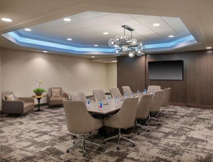hilton indianapolis hotel and suites