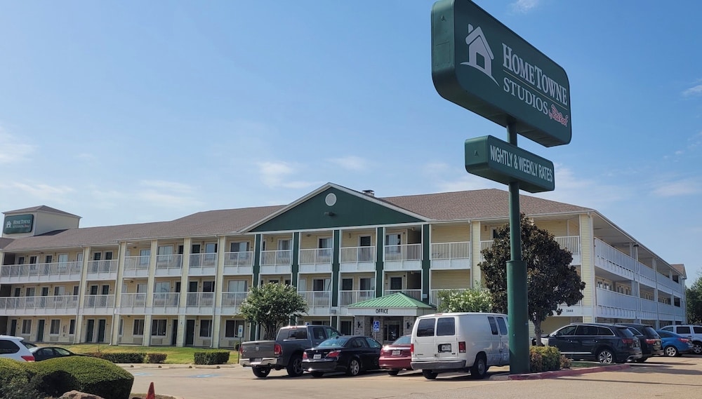 hometowne studios by red roof dallas irving